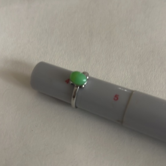 New Woman’s Handmade Native Minimalist Sterling Silver Natural Tsavorite Ring - Picture 8 of 8